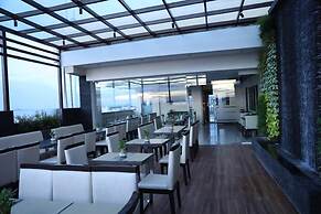 Iroomz Hotel SR Grand