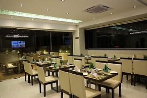 Iroomz Hotel SR Grand