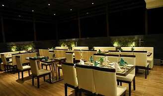 Iroomz Hotel SR Grand