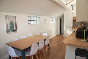 The Old Post Office - Bright & Modern 4bdr Townhouse With Private Gard