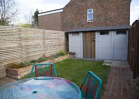 The Old Post Office - Bright & Modern 4bdr Townhouse With Private Gard