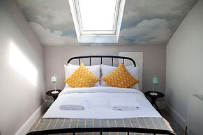 The Old Post Office - Bright & Modern 4bdr Townhouse With Private Gard