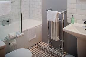 The Old Post Office - Bright & Modern 4bdr Townhouse With Private Gard