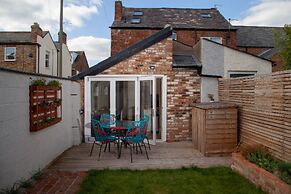 The Old Post Office - Bright & Modern 4bdr Townhouse With Private Gard