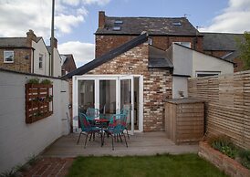 The Old Post Office - Bright & Modern 4bdr Townhouse With Private Gard