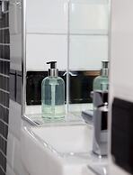 The Old Post Office - Bright & Modern 4bdr Townhouse With Private Gard