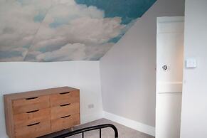 The Old Post Office - Bright & Modern 4bdr Townhouse With Private Gard