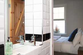 The Old Post Office - Bright & Modern 4bdr Townhouse With Private Gard