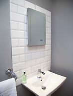 The Old Post Office - Bright & Modern 4bdr Townhouse With Private Gard