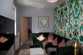 The Old Post Office - Bright & Modern 4bdr Townhouse With Private Gard