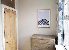 The Old Post Office - Bright & Modern 4bdr Townhouse With Private Gard