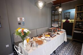 Athenian Yard Suites