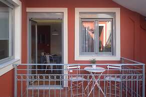 Athenian Yard Suites