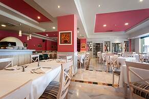 Holiday World VILLAGE Hotel