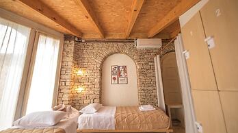 Mosaic Home - Hostel