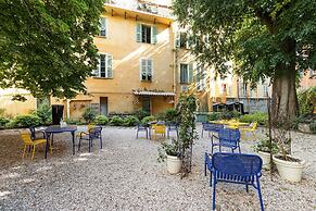 L'Abeille Boutique Apartments