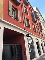 L'Abeille Boutique Apartments