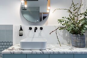 L'Abeille Boutique Apartments