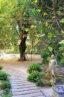 L'Abeille Boutique Apartments