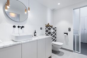 L'Abeille Boutique Apartments