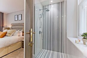 Luxury 2 bed with lift ac and concierge