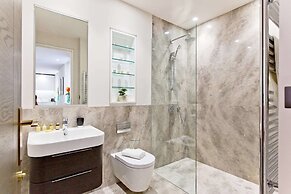 Luxury 2 bed with lift ac and concierge