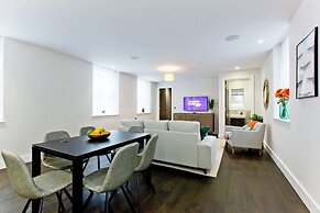 Luxury 2 bed with lift ac and concierge