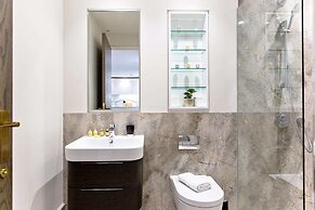 Luxury 2 bed with lift ac and concierge