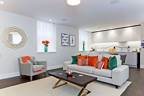 Luxury 2 bed with lift ac and concierge