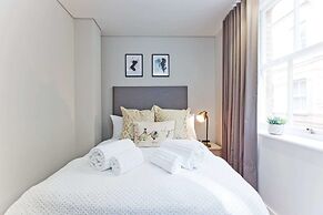 Luxury 2 bed with lift ac and concierge