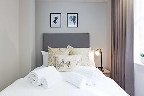 Luxury 2 bed with lift ac and concierge