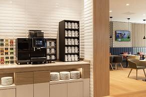 Holiday Inn Eindhoven Airport by IHG