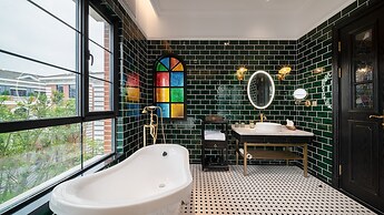 Hotel Indigo Heilong Lake by IHG