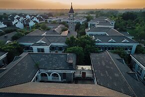 Hotel Indigo Heilong Lake by IHG