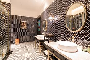 Hotel Indigo Heilong Lake by IHG