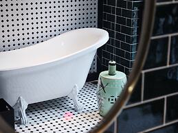 Hotel Indigo Heilong Lake by IHG