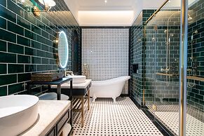 Hotel Indigo Heilong Lake by IHG