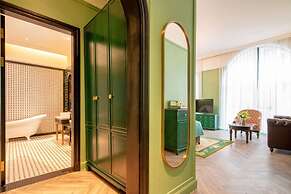 Hotel Indigo Heilong Lake by IHG