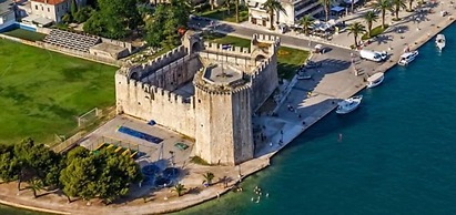 Huge terrace with sea view of the bay