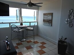 Breezy Beachfront apt. View of Paradise