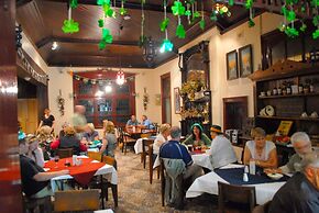 Mickey Bourke's Koroit Hotel