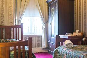 Mickey Bourke's Koroit Hotel