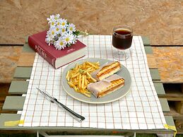 Cafe Minimal Hotel Our Our - Hostel