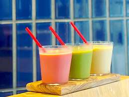 Cafe Minimal Hotel Our Our - Hostel