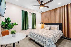 Baybreeze Apartments by Lowkl