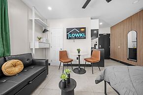 Baybreeze Apartments by Lowkl