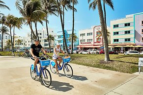 Baybreeze Apartments by Lowkl