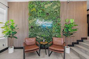 Baybreeze Apartments by Lowkl