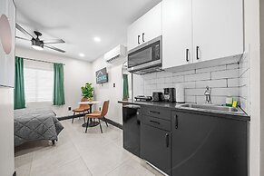 Baybreeze Apartments by Lowkl