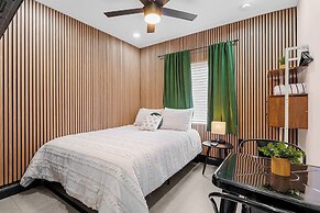 Baybreeze Apartments by Lowkl